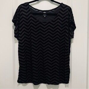 Bobeau Black Zig Zag Burnout Short Sleeve Boxy Blouse in Women's Size Medium
